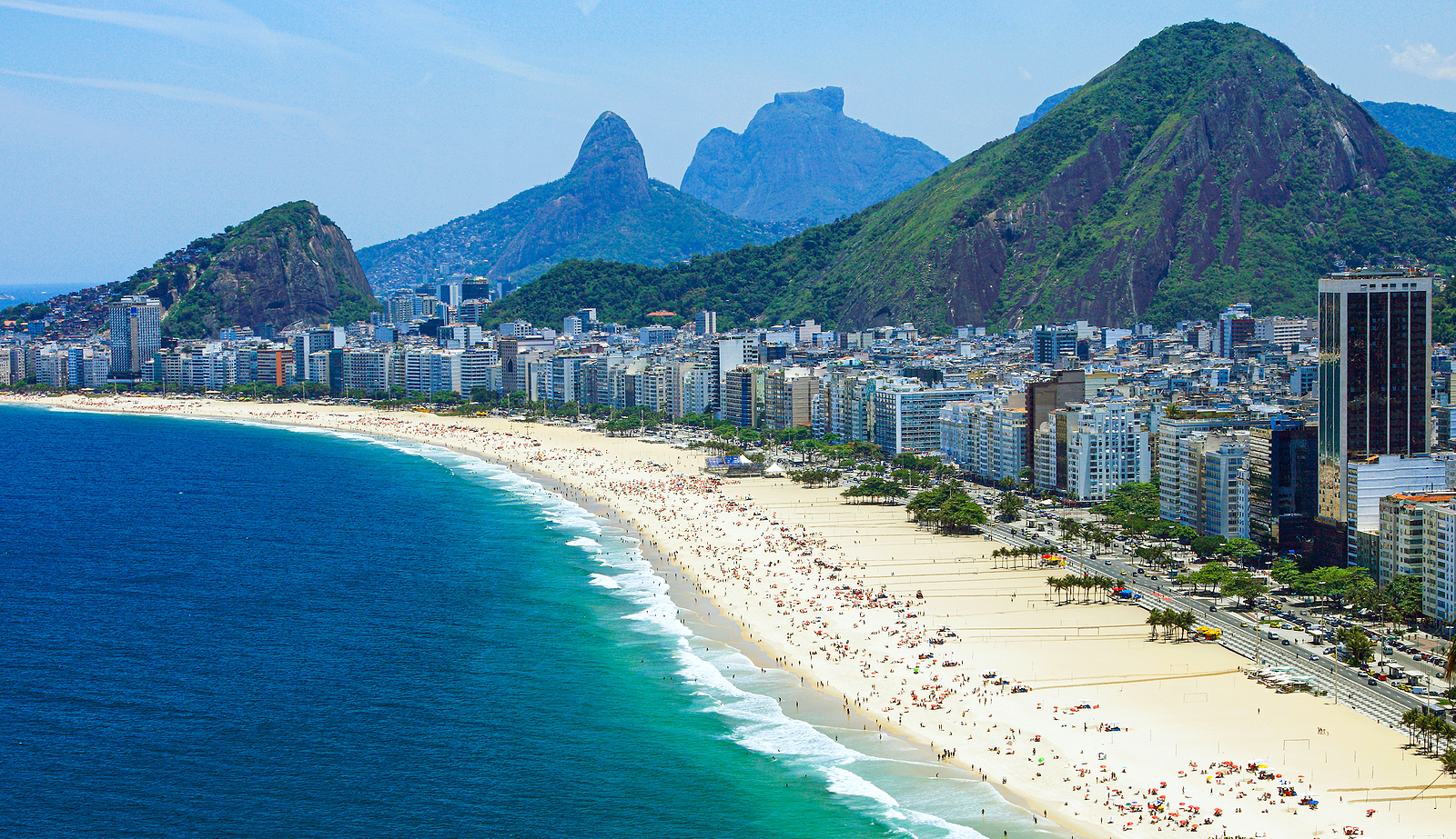 Praia de Copacabana no Rio de Janeiro tem um dos metros quadrados mais caros do Brasil Praia de Copacabana no Rio de Janeiro tem um dos metros quadrados mais caros do Brasil