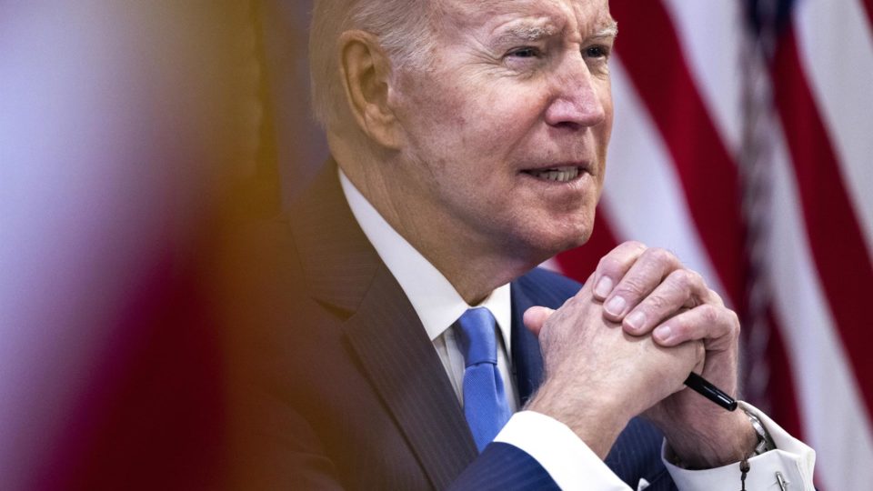 Economia dos Estados Unidos sofre retração no primeiro trimestre O presidente americano, Joe Biden, culpou “fatores técnicos” pelo mau resultado do PIB e alegou que a economia americana deve crescer este ano