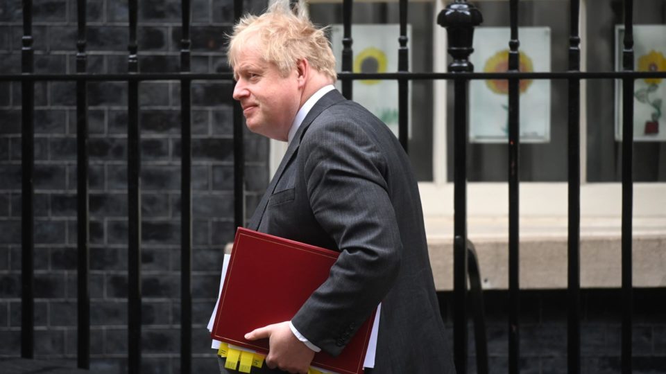 Eleições decisivas no Reino Unido: emprego de Boris Johnson está em perigo Para analistas e parlamentares conservadores, desempenho fraco dos Tories nas urnas em maio e novas punições pelo Partygate poderiam selar destino político do premiê britânico