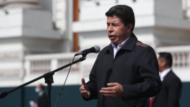 Correligionários de Castillo apresentam projeto para reduzir seu mandato em três anos Presidente peruano já sobreviveu a dois pedidos de impeachment e este mês enfrentou grandes manifestações que pediam sua saída