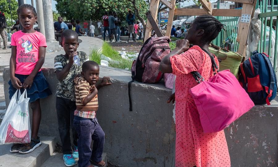 Somente nesta semana, centenas de famílias deixaram suas casas, buscando refúgio com parentes, em escolas, ou passaram a viver nas ruas