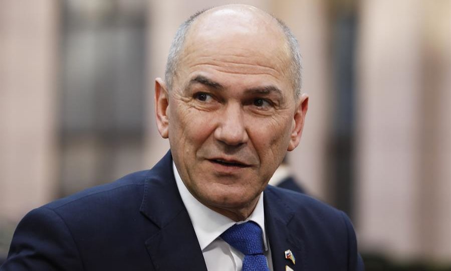Aliado de Orbán perde eleições na Eslovênia O primeiro-ministro da Eslovênia, Janez Jansa, chega para a Cúpula do Conselho Europeu em Bruxelas, Bélgica, 24 de março de 2022