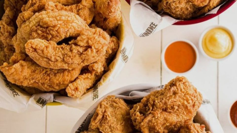 Novo empreendimento do Grupo Madero, Dundee Chicken e Burgers abre em Curitiba Dundee chicken