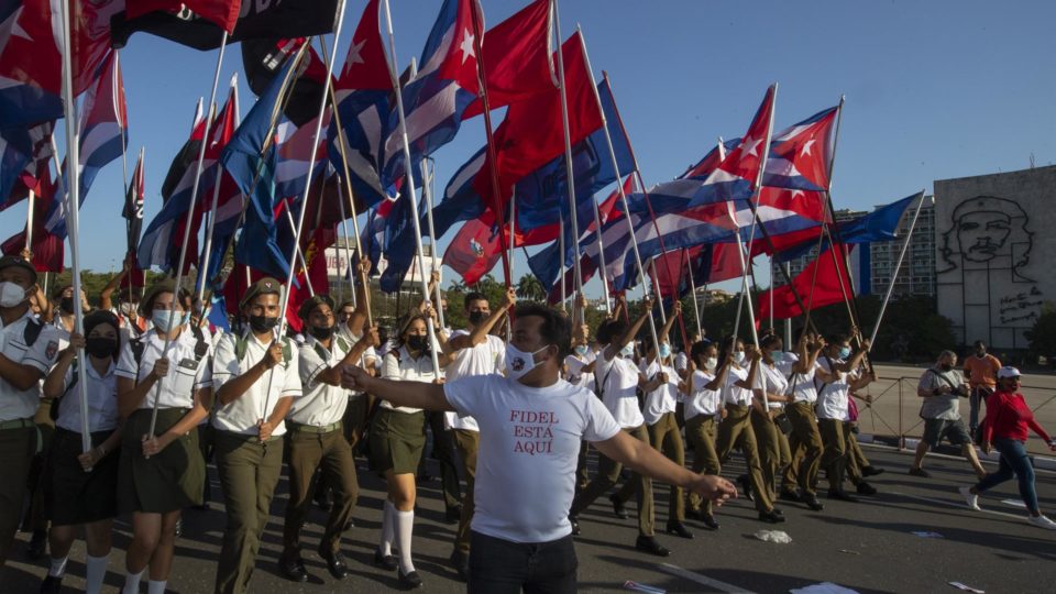 Após protestos, ditadura cubana exibe grande ato político Marcha foi o primeiro ato com participação popular depois de dois anos de pandemia.