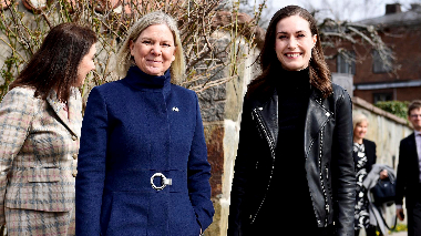 O poder do norte A primeira-ministra sueca, Magdalena Andersson (à esquerda), recebe a primeira-ministra finlandesa, Sanna Marin, antes de uma reunião em Estocolmo, Suécia, em 13 de abril de 2022. As duas autoridades conversaram sobre os desenvolvimentos após a invasão russa da Ucrânia e a possível tentativa de adesão à OTAN.