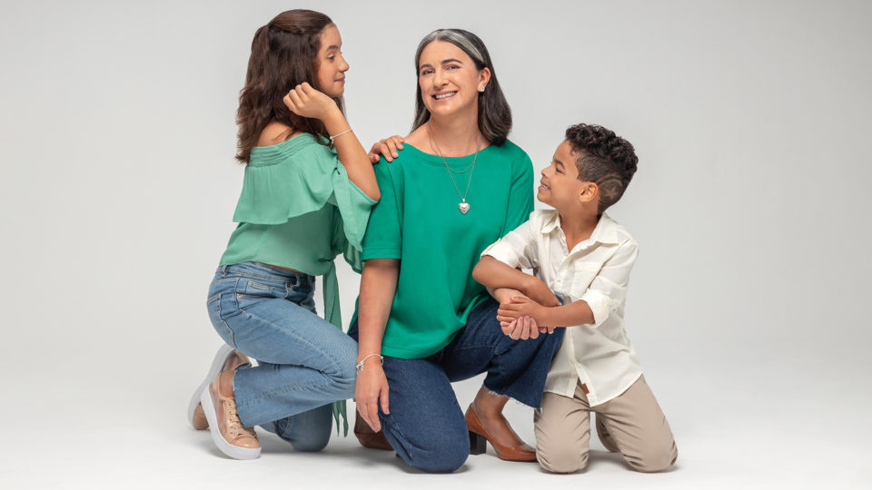 Ana Clarice Valeski é mãe da Diana, 11 anos,  e do Davi, 6 anos. Filhos que nasceram pela adoção.