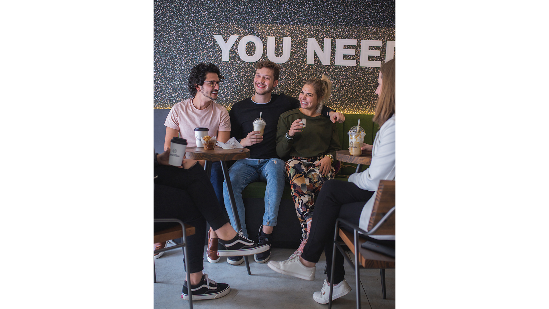 Go Coffee conquistou clientes pela soma de café bem feito e ambientação, com que mistura conceitos naturais e urbanos.