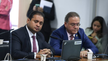 PEC que aumenta idade para indicações no STF é aprovada por comissão do Senado Senador Weverton (esquerda na imagem) é o relator da proposta.