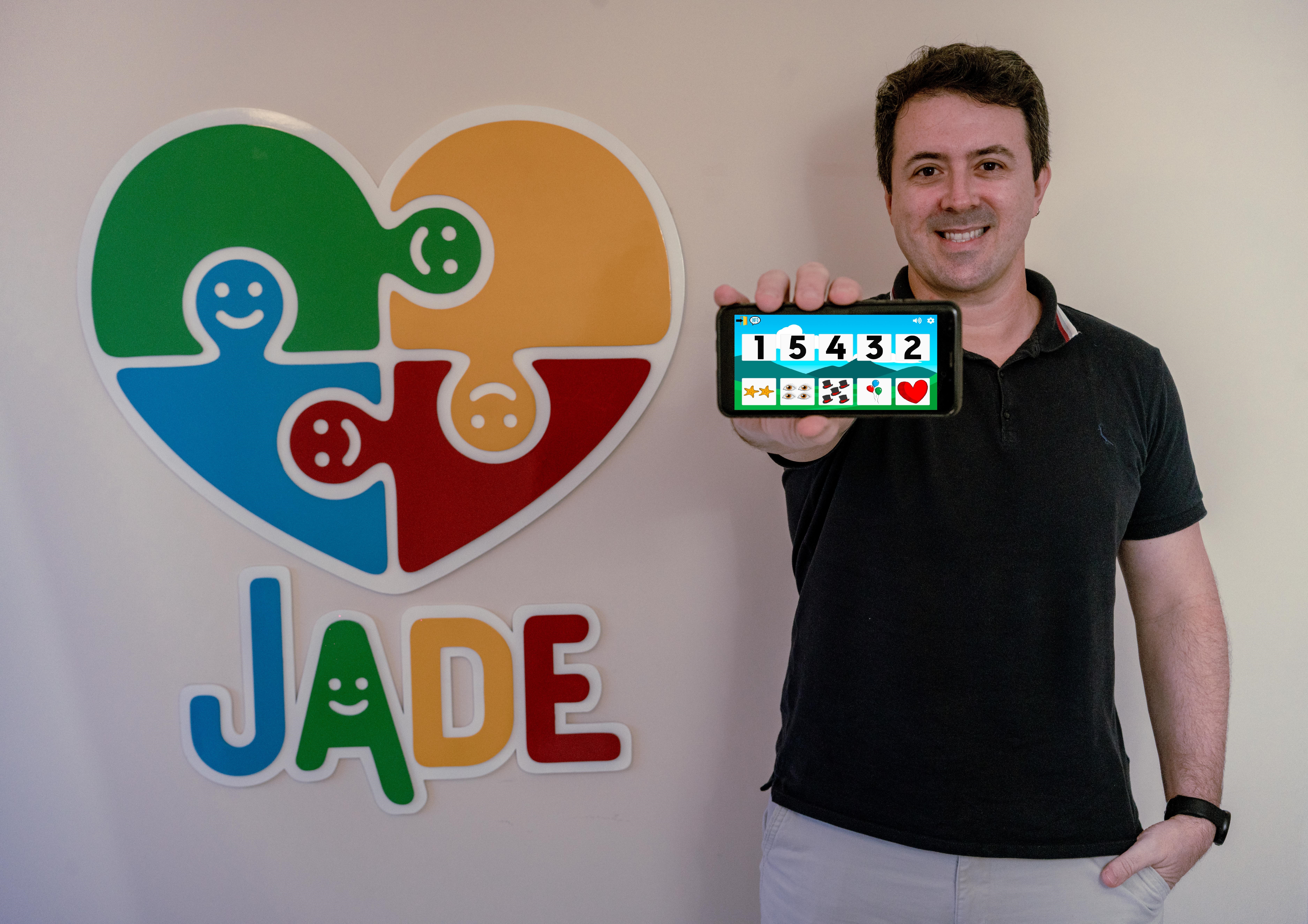 O Jade Autism, criado por Ronaldo Cohen, é um aplicativo que usa a gamificação para gerar estímulos cognitivos para pessoas portadoras de autismo. O Jade Autism, criado por Ronaldo Cohen, é um aplicativo que usa a gamificação para gerar estímulos cognitivos para pessoas portadoras de autismo.