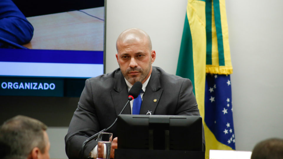 Daniel Silveira se recusa a receber intimação judicial para reinstalação de tornozeleira eletrônica