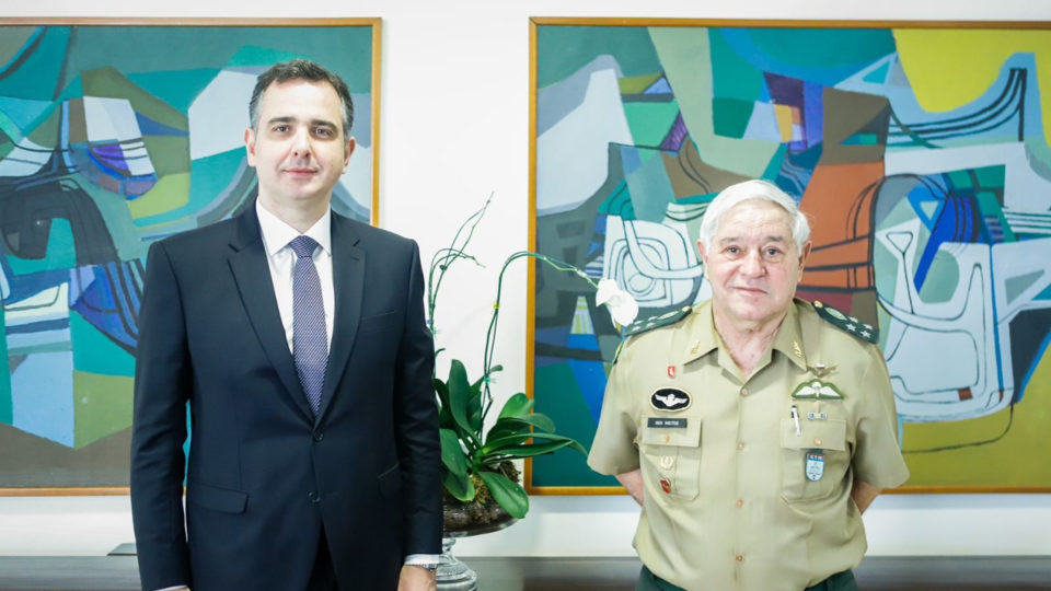 O presidente do Senado, Rodrigo Pacheco (PSD-MG), e presidente do Superior Tribunal Militar (STM), ministro Luís Carlos Gomes Mattos.