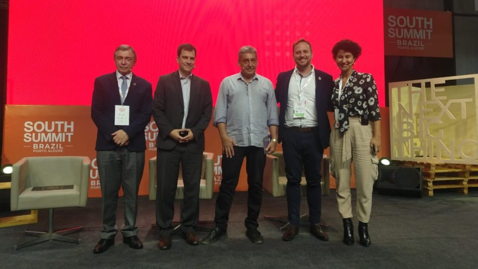 No South Summit Brasil, cidades do Sul formam programa Techroad para atrair novos negócios de tecnologia e inovação para a região Cidades do Sul assinam a Techroad, programa para atrair novos negócios de tecnologia e inovação para a região