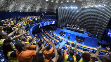 Senado aprova PEC do piso salarial de agentes comunitários A votação foi acompanhada por grande mobilização de agentes comunitários, tanto na CCJ quanto no plenário do Senado.