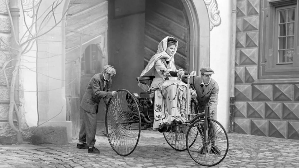 Por que os carros elétricos de hoje ainda são as carruagens de 136 anos atrás? Por que os carros elétricos de hoje ainda são as carruagens de 136 anos atrás?