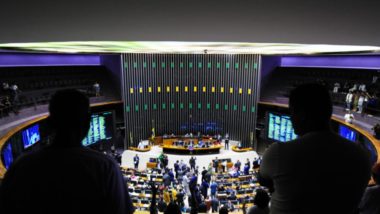Câmara quer barrar reajuste de 2022 nas contas de luz e preocupa setor elétrico Câmara quer barrar reajuste nas contas de luz