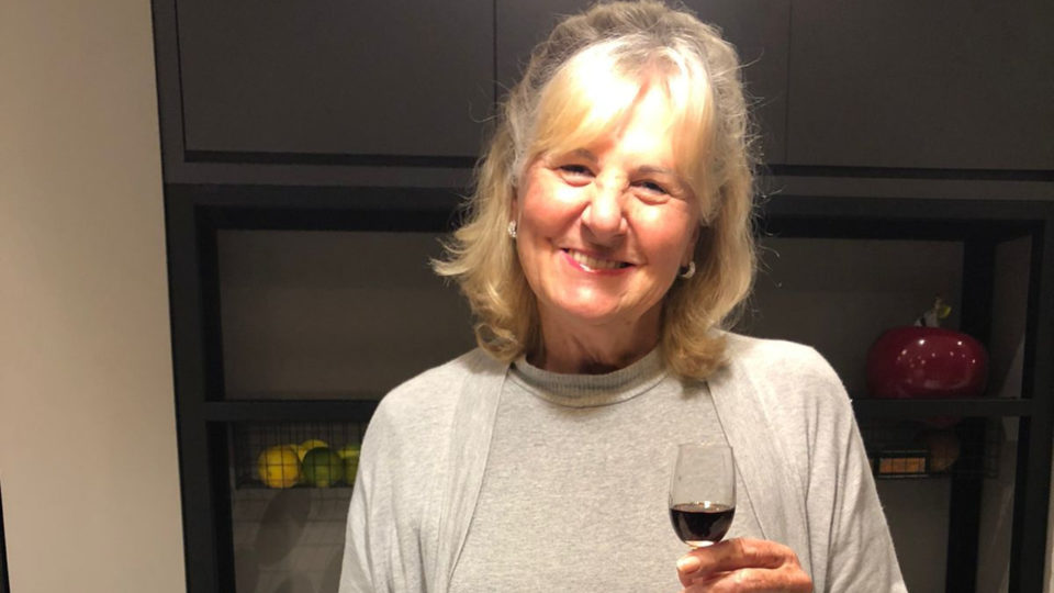 Chef serve licor de jabuticaba criado pela mãe e faz sucesso em restaurante Licor de jabuticaba