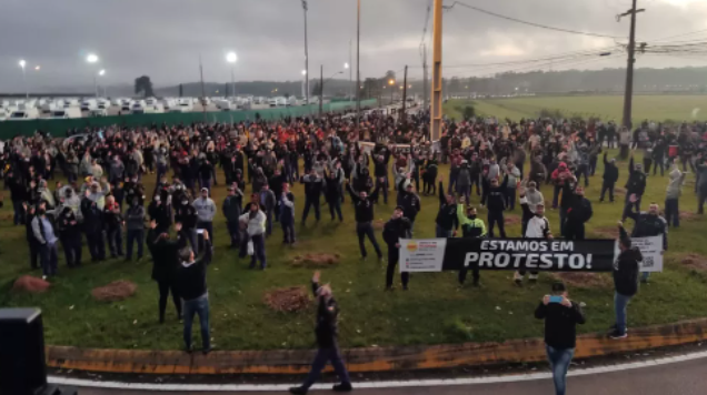 Metalúrgicos da Renault entram em greve por discordar do valor da PLR greve Renault