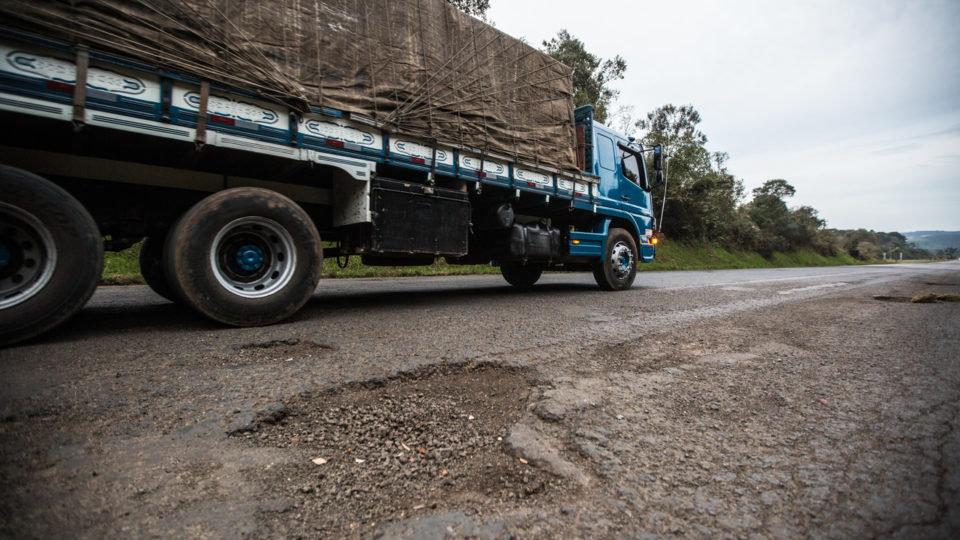 Sem trilhos, Brasil precisa tratar transporte rodoviário como ativo estratégico