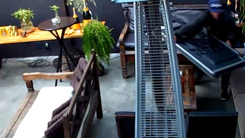 Com medo de assaltos, restaurantes pedem mais policiamento em Curitiba Policiamento restaurantes Curitiba