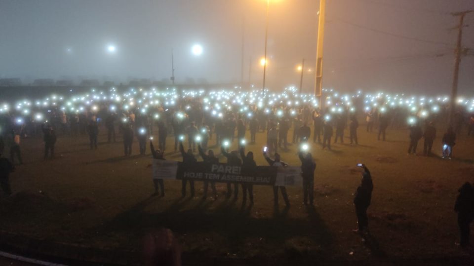 Renault vê com “surpresa” greve de metalúrgicos e mantém pagamento por resultado Paralisação de trabalhadores da Renault começou na sexta-feira (6)