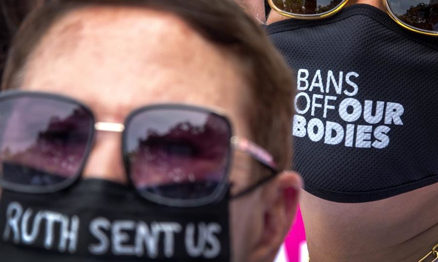 Manifestantes abortistas usam Igreja Católica como bode expiatório Grupos pró-aborto protestando em Miami, Flórida, na semana passada