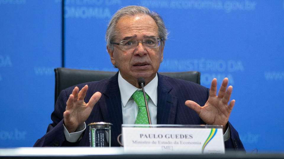 Reforma “enxuta” de Guedes mira empresas e não altera tabela do IR de pessoas físicas “Podemos fazer uma versão mais enxuta, tributando os super-ricos e reduzindo o imposto sobre as empresas”, disse Paulo Guedes na segunda (9). Ele não falou em elevar a isenção do Imposto de Renda de pessoas físicas.