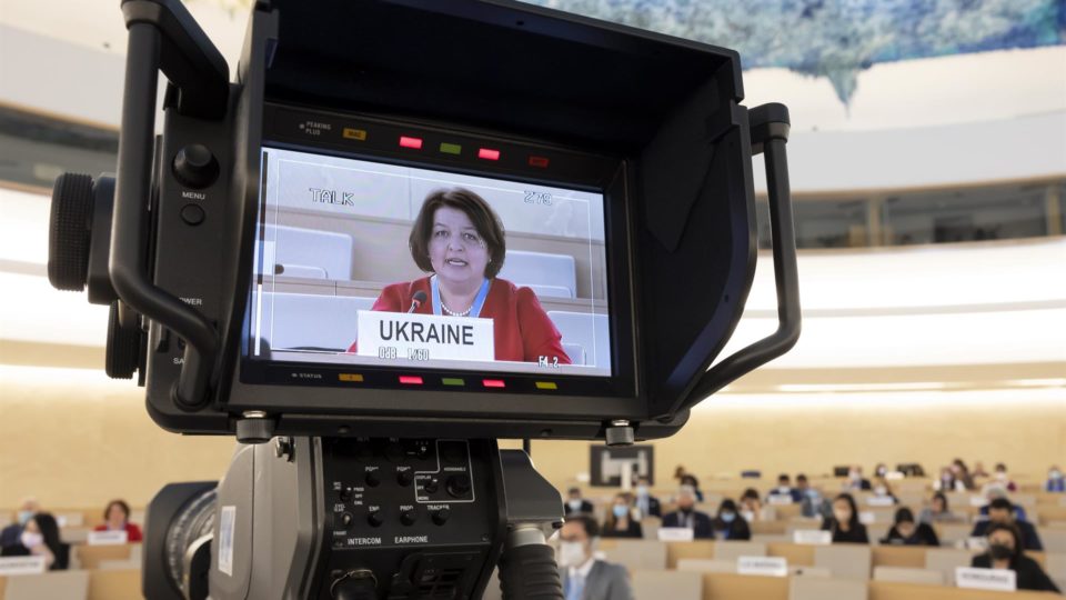 República Tcheca substituirá Rússia no Conselho de Direitos Humanos da ONU Yevheniia Filipenko, representante da Ucrânia no Escritório das Nações Unidas em Genebra, durante sessão do Conselho de Direitos Humanos da ONU, em março