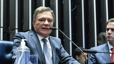 Negociações com Ratinho Junior estão paralisadas e Alvaro Dias volta a cogitar presidência Senador Alvaro Dias (Podemos-PR)