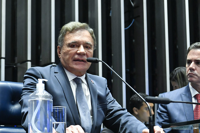 Negociações com Ratinho Junior estão paralisadas e Alvaro Dias volta a cogitar presidência Senador Alvaro Dias (Podemos-PR)