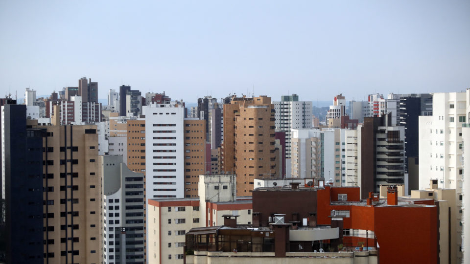Venda de imóveis cresce 12% e previsão é positiva para o setor mesmo com alta da taxa Selic Venda de imóveis cresce 12% e previsão é positiva para o setor mesmo com alta da taxa Selic