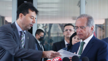 Sachsida diz que privatização da Petrobras será a libertação contra o monopólio O novo ministro de Minas e Energia, Adolfo Sachsida, entregou uma solicitação formal ao ministro da Economia, Paulo Guedes, para que sejam iniciados os estudos para a privatização da estatal Pré-Sal Petróleo S.A. (PPSA) e da Petrobras.