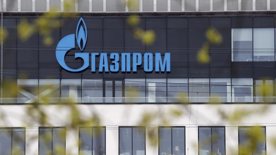 Estatal russa corta fornecimento de gás à Europa através da Polônia Prédio da Gazprom em São Petersburgo: corte ocorreu porque Rússia havia imposto sanções contra a proprietária polonesa de trecho do gasoduto Yamal