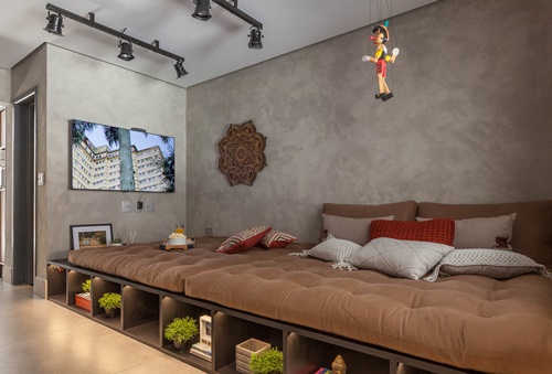 O <em>futon</em> traz um ar descontraído à decoração da sala e acomoda mais pessoas. O <em>futon</em> traz um ar descontraído à decoração da sala e acomoda mais pessoas.