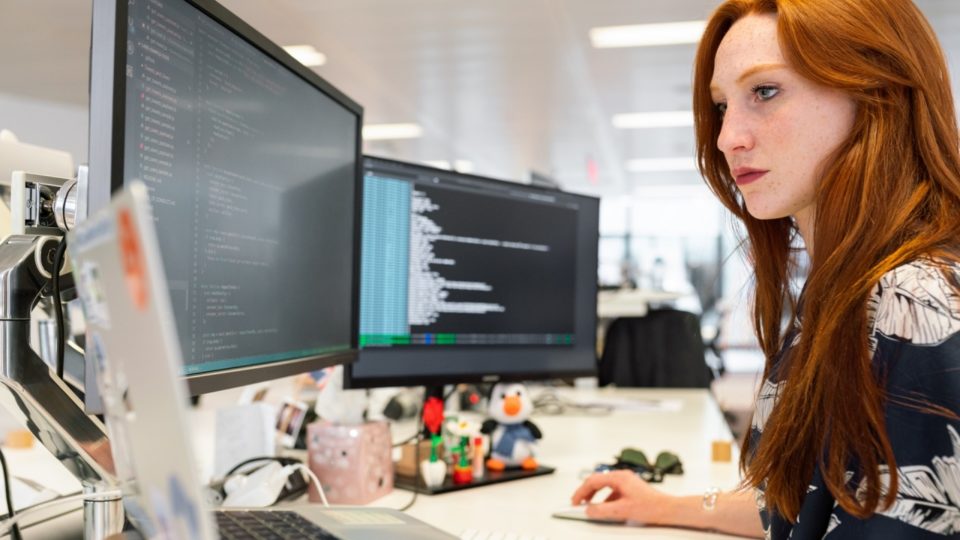 Precisamos do protagonismo feminino na tecnologia (de novo) Precisamos do protagonismo feminino na tecnologia (de novo)