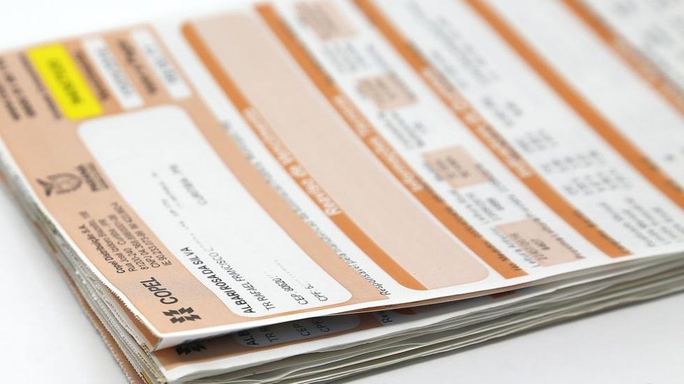 Paranaenses têm quase R$ 1 bilhão para receber de volta da Copel Procon quer mais transparência na conta de luz quanto à devolução de valores para os consumidores paranaenses