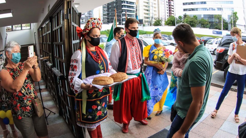 Paraná é principal destino de ucranianos no país, mas número de acolhidos é incerto Primeira igreja Batista de Curitiba recebe refugiados ucranianos.