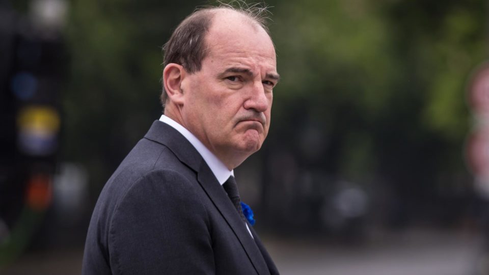 Governo da França anuncia por engano renúncia do primeiro-ministro O primeiro-ministro francês Jean Castex deve deixar o cargo em breve