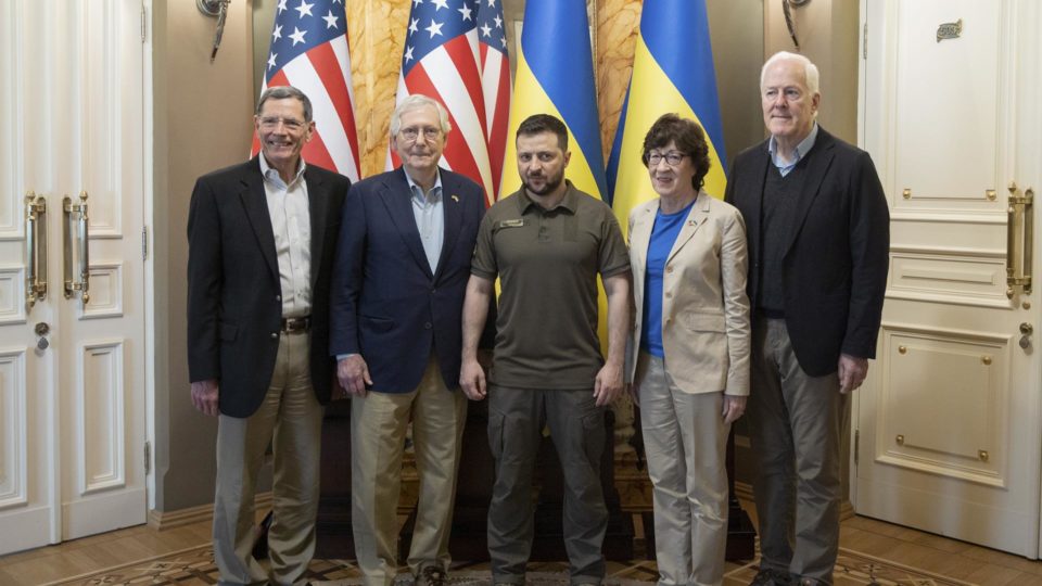 Senadores republicanos visitam Ucrânia às vésperas de pacote de ajuda ser votado nos EUA Encontro não divulgado com antecedência é o mais recente de uma série de visitas de agentes políticos americanos à Ucrânia