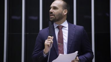 Com foco nos jovens, Eduardo Bolsonaro lança curso de treinamento para a direita O deputado Eduardo Bolsonaro (PL-SP) disse que o treinamento online inclui cursos sobre atividade política, militância e debates públicos.