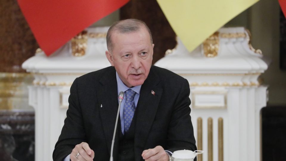 Turquia eleva o tom e diz que vai barrar entrada de Finlândia e Suécia na OTAN Presidente Erdogan afirmou que representantes de Estocolmo e Helsinque nem devem “se dar ao trabalho” de ir à Turquia para tentar convencê-lo