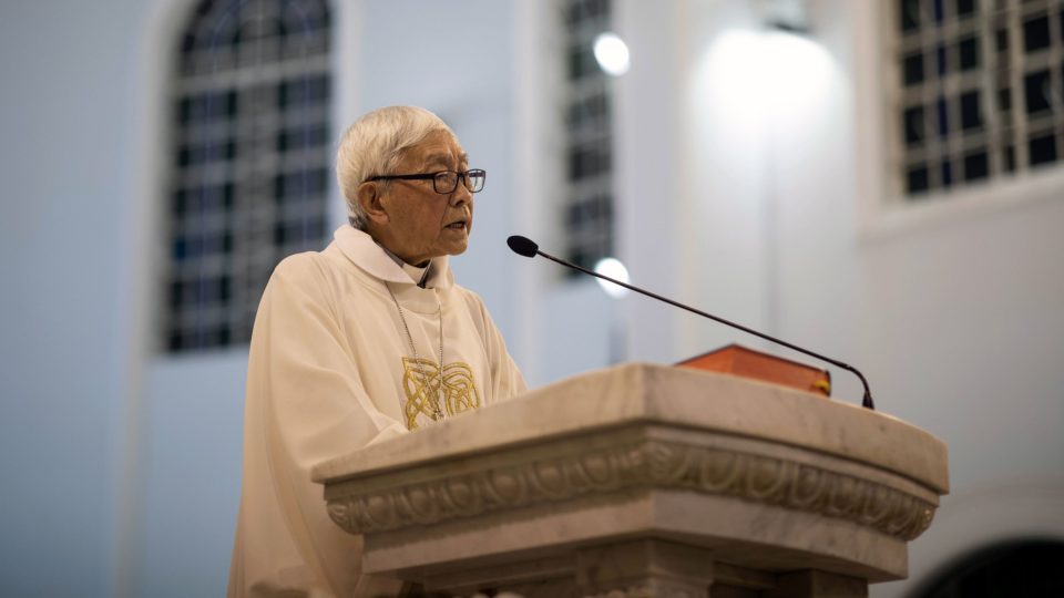 O cardeal Joseph Zen, em foto de 2019, durante missa pelo 30.º aniversário do massacre da Praça da Paz Celestial.