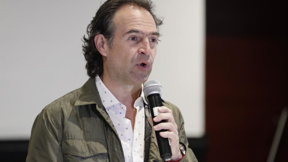 Espionagem: novidade na polêmica campanha presidencial colombiana O candidato presidencial colombiano, Federico “Fico” Gutiérrez, da coalizão Equipo por Colombia, em apresentação a jornalistas, em Bogotá.