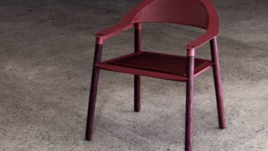 Feira de design colecionável, MADE volta após 2 anos com 80 expositores e em novo endereço Poltrona Enxada, por Molu Design