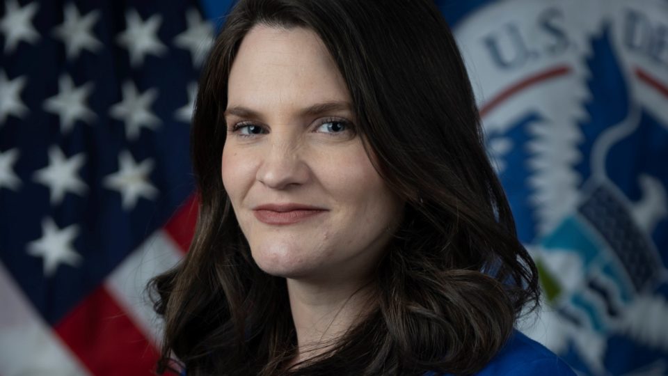 Nina Jankowicz, a “ministra da Verdade” do governo Biden demitida por pressão do público