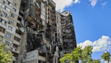 Cinco perguntas sobre a guerra da Ucrânia, que completa três meses Prédio atingido por bombardeios russos em Kharkiv: recuo na região de Kyiv e mudança no discurso indicam que as coisas não caminham como Putin esperava, mas desfecho do conflito ainda não é claro