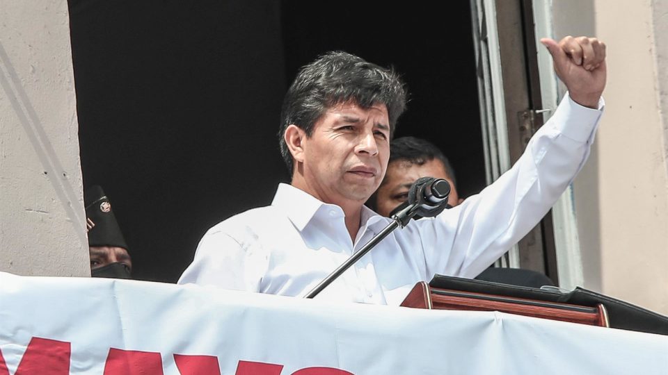 O presidente do Peru, Pedro Castillo, fala durante o último Dia Internacional do Trabalho, em Lima.