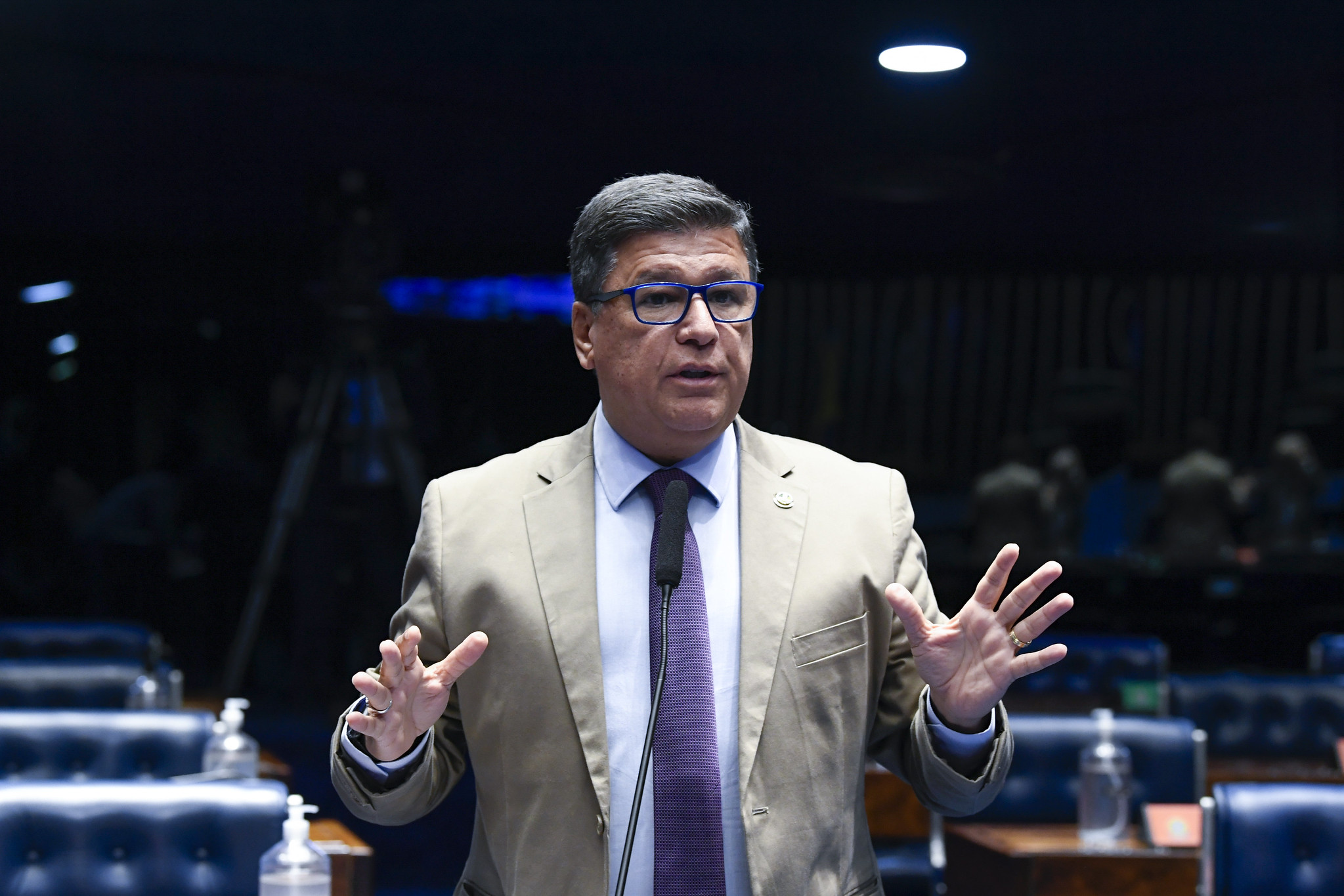 Senador Carlos Viana (Podemos-MG), presidente do grupo Parlamentar Israel-Brasil e da frente evangélica do Senado, condenou falas de Lula que ofendem a memória dos judeus mortos pelo holocausto nazista.