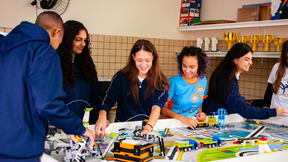 O curso de robótica é realizado no contraturno escolar de 272 instituições de ensino público do estado e deve atender 100% da rede até 2023