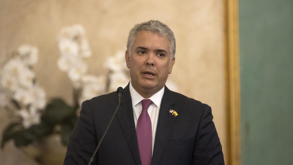 Justiça da Colômbia pede a prisão domiciliar do presidente Iván Duque Duque afirmou que o pedido de prisão se trata de uma “prevaricação aberta” e que levará o caso para o Conselho Disciplinar Judicial o Ministério Público da Colômbia.