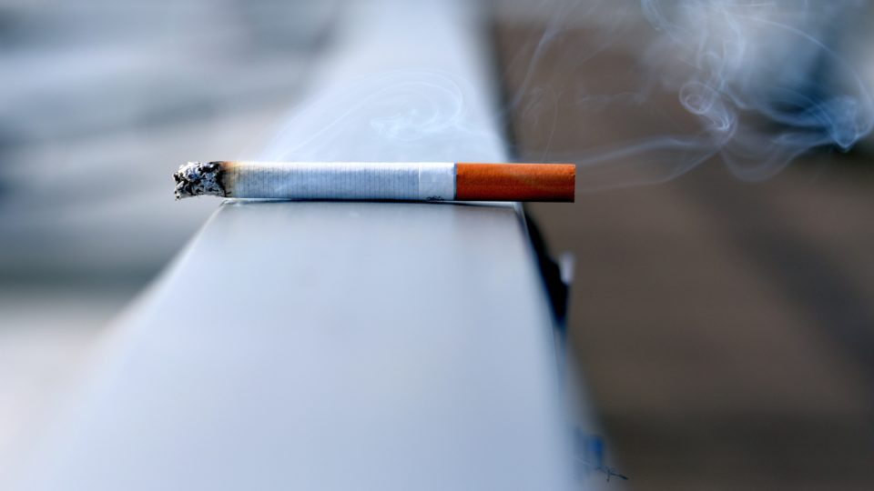 tabagismo pode ter início com cigarro eletronico e narguile